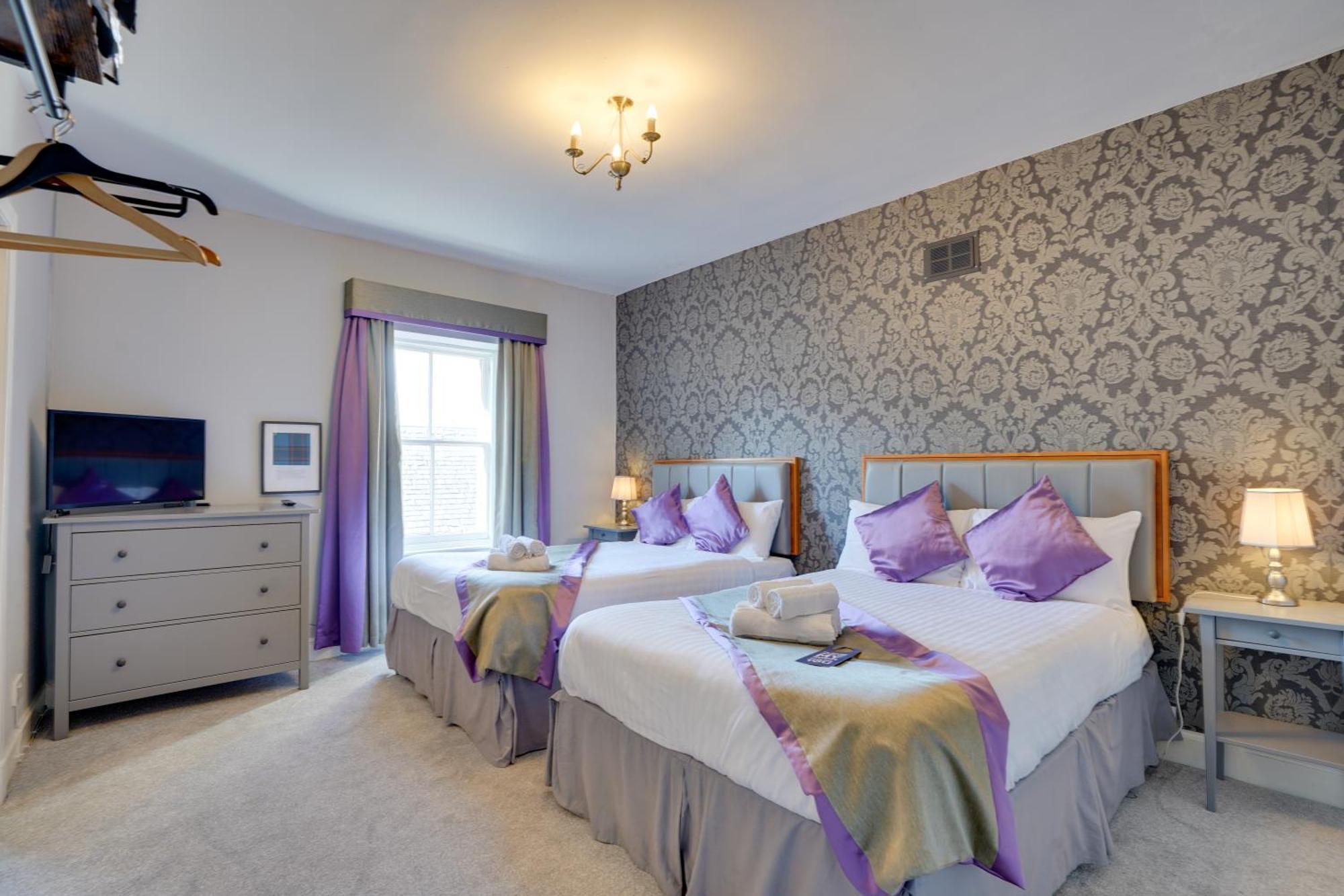 The County Hotel - Self Check-In, Ultra Fast Wi-Fi, Free Parking, Central Location Selkirk Exterior photo